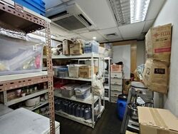 Waterloo Street (D7), Retail #613967781